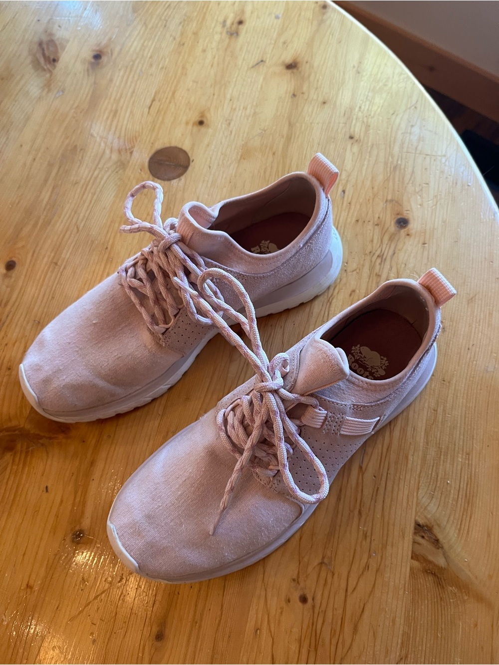 Roots Women's Light Pink Sneakers